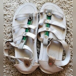 White leather sandals, generous size 8